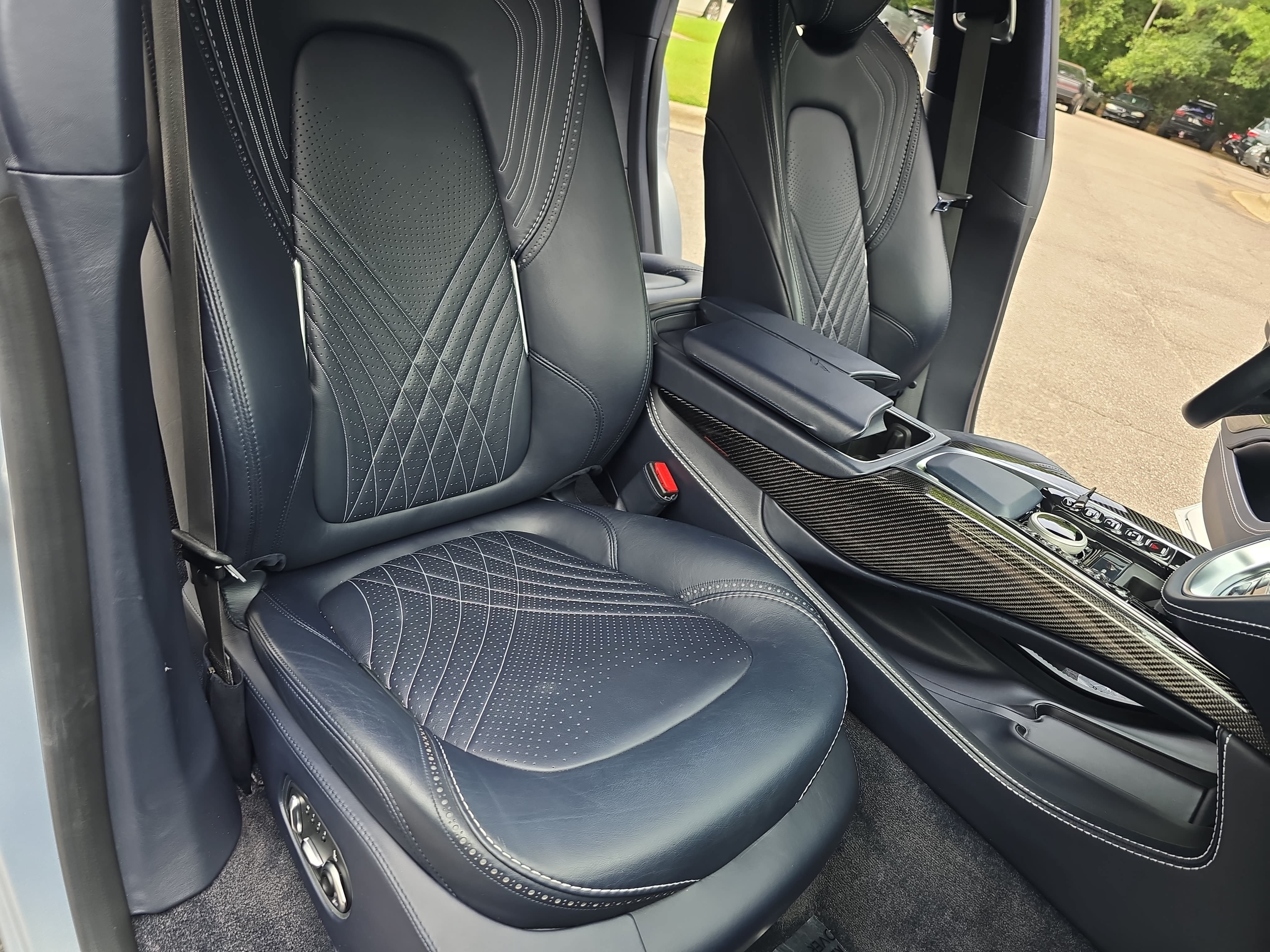 Used 2021 Aston Martin DBX AWD/4WD image 10