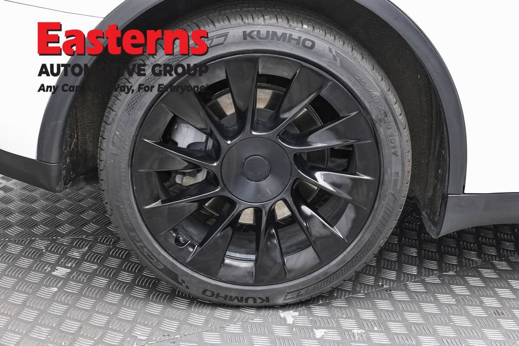 Used 2021 Tesla Model Y Long Range AWD/4WD image 23