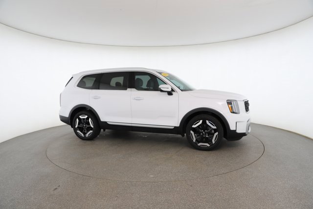 Used 2023 Kia Telluride EX w/ EX Captain's Chair Package image 24