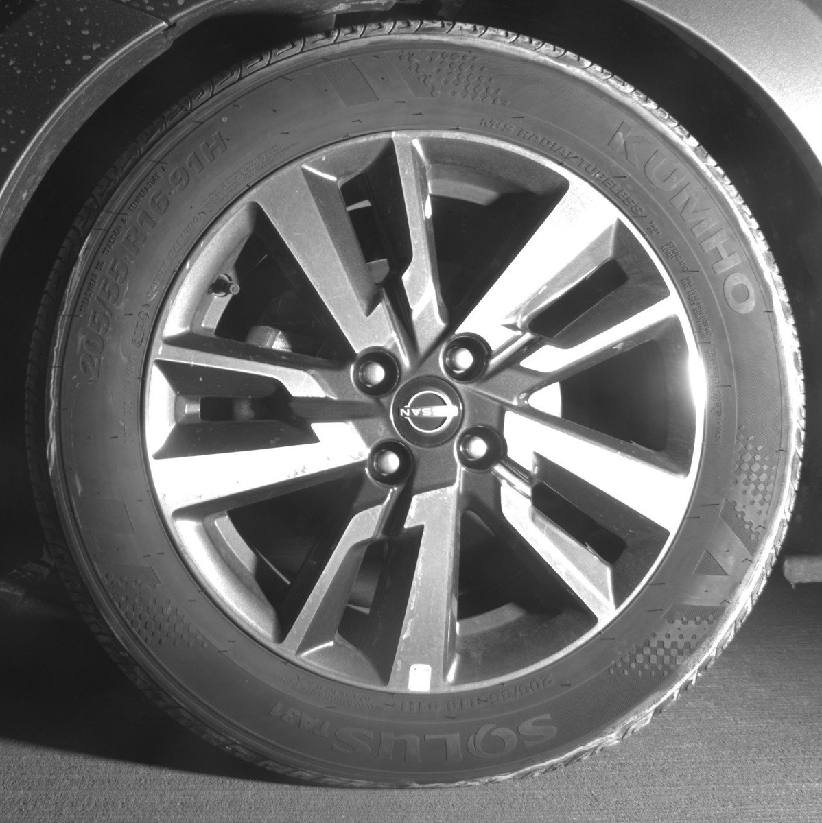 Used 2025 Nissan Versa SV image 12