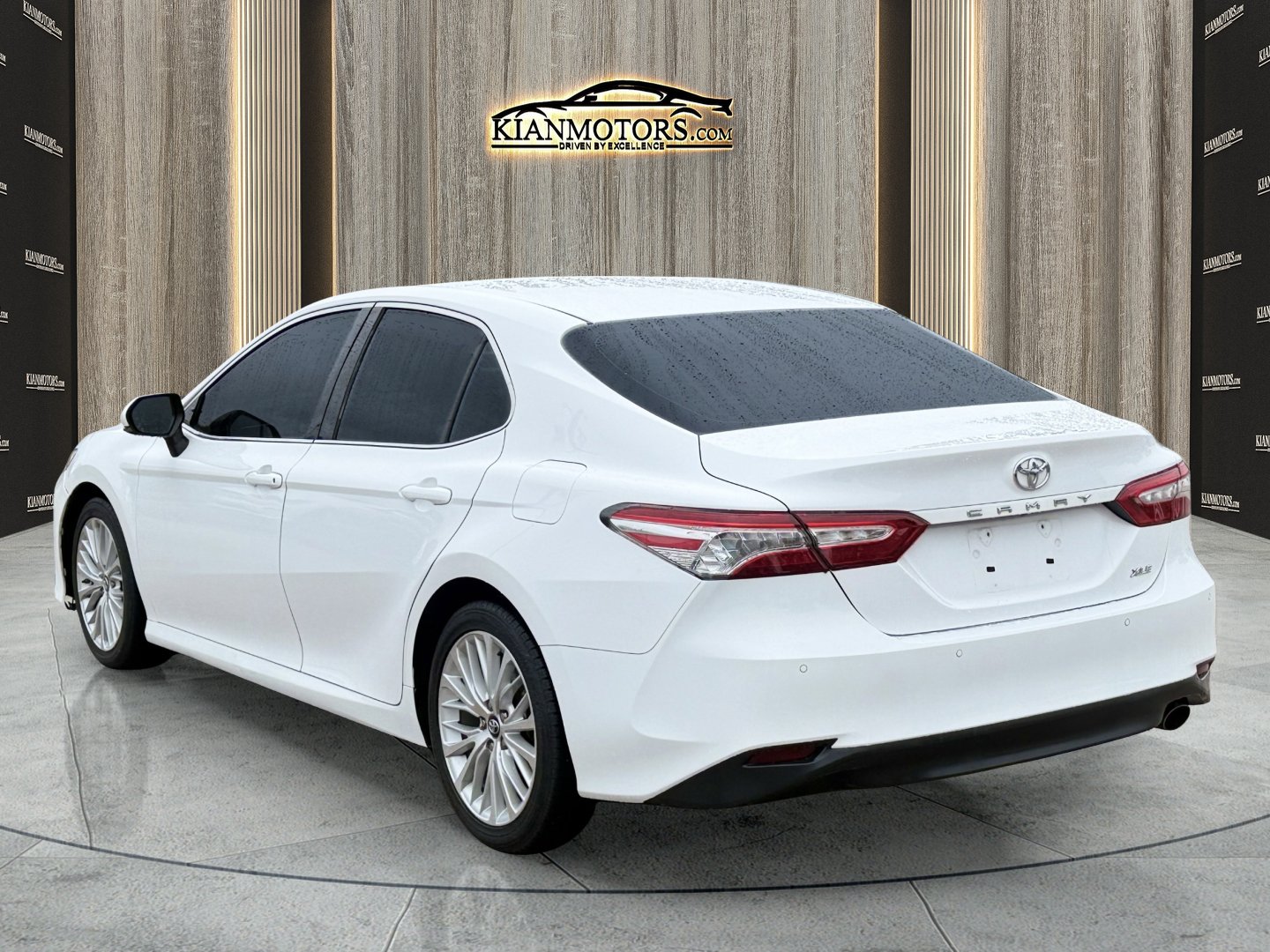 Used 2018 Toyota Camry XLE FWD image 5