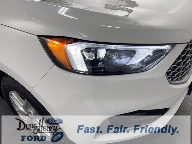 Used 2024 Ford Edge SEL image 8