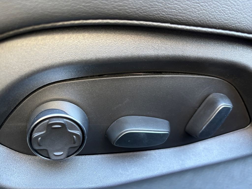 Used 2023 Chevrolet Corvette 2LT w/ Chrome Exterior Badge Package image 13