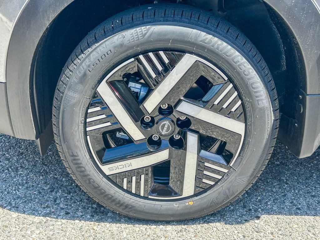 New 2026 Nissan Kicks SV w/ Charging Package FWD image 11