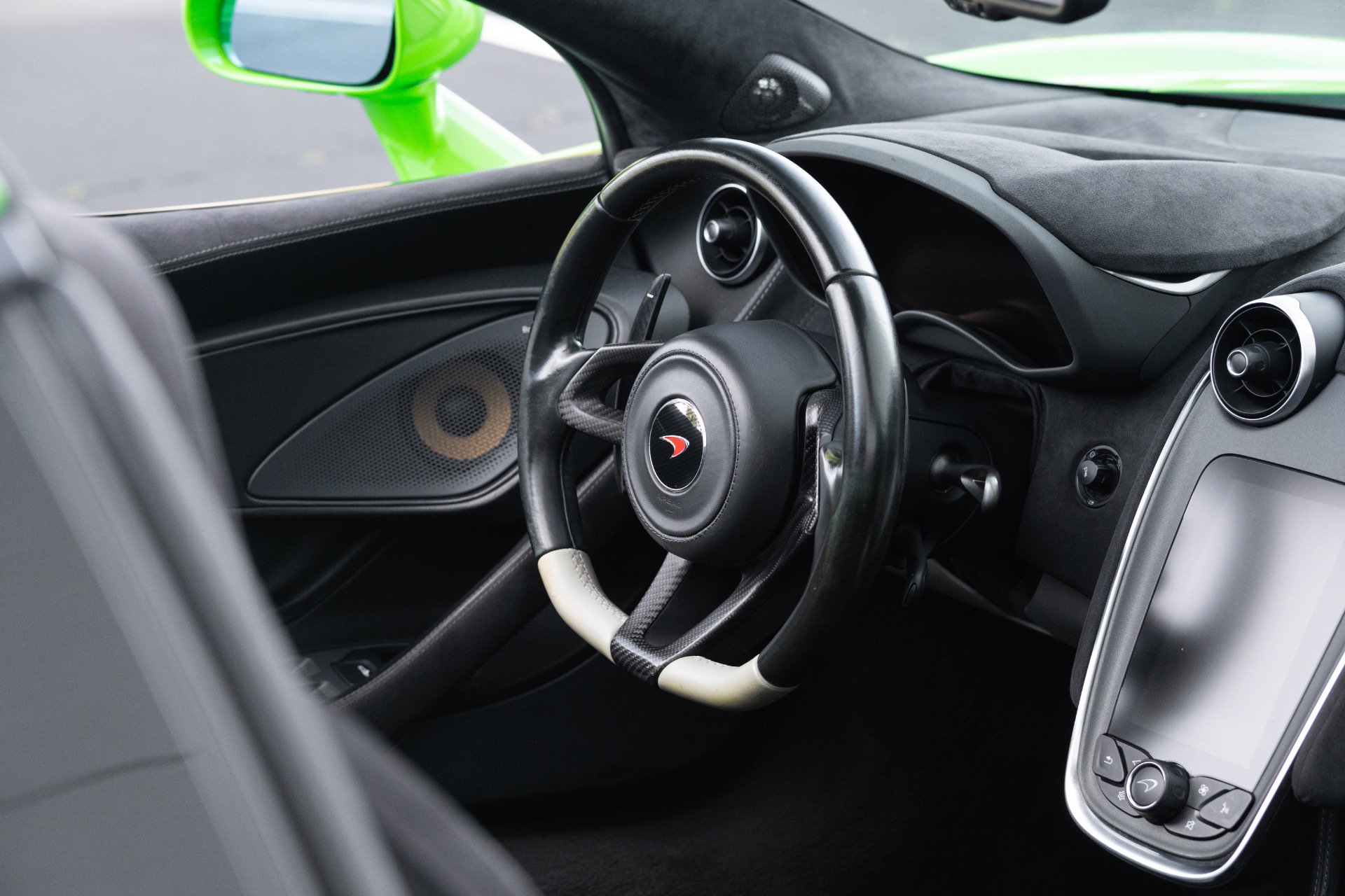 Used 2018 McLaren 570S Spider RWD image 48