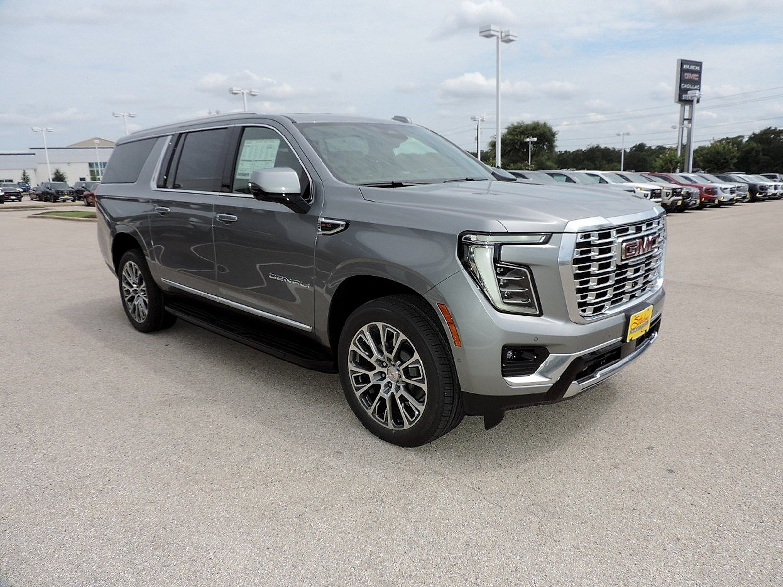New 2026 GMC Yukon XL Denali w/ Advanced Technology Package AWD/4WD image 3