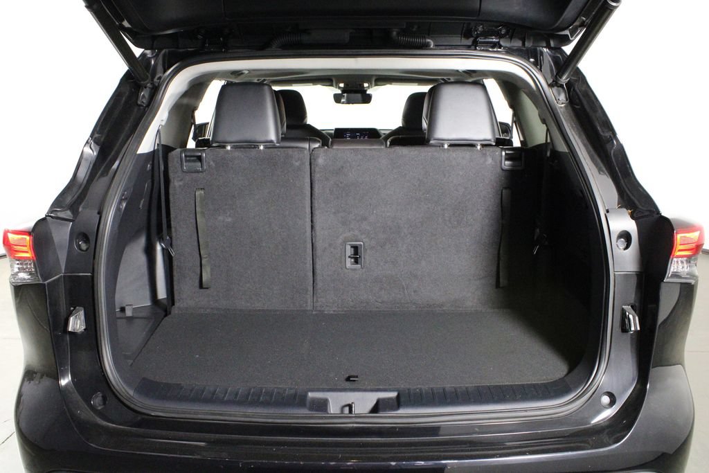 Used 2023 Toyota Highlander XLE FWD image 18