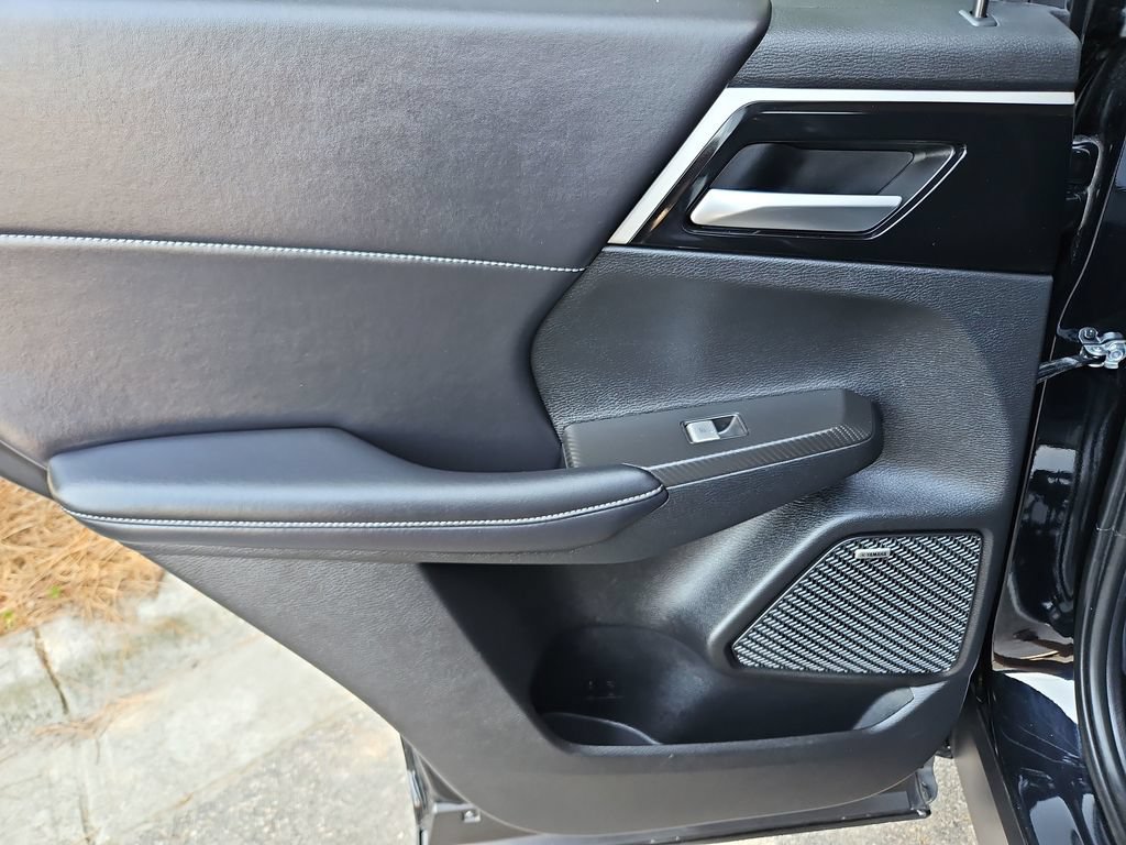 Used 2025 Mitsubishi Outlander SE AWD/4WD image 29