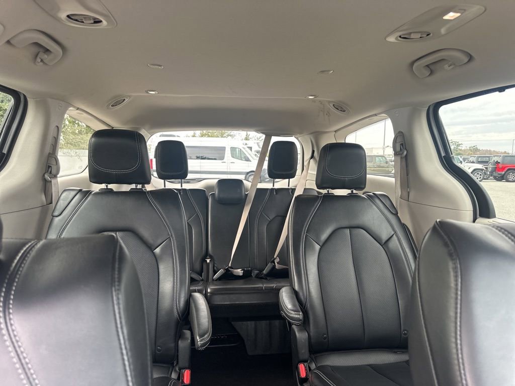 Used 2024 Chrysler Pacifica Touring-L image 20