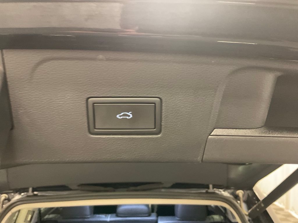 Used 2025 Volkswagen Atlas SE AWD/4WD image 27