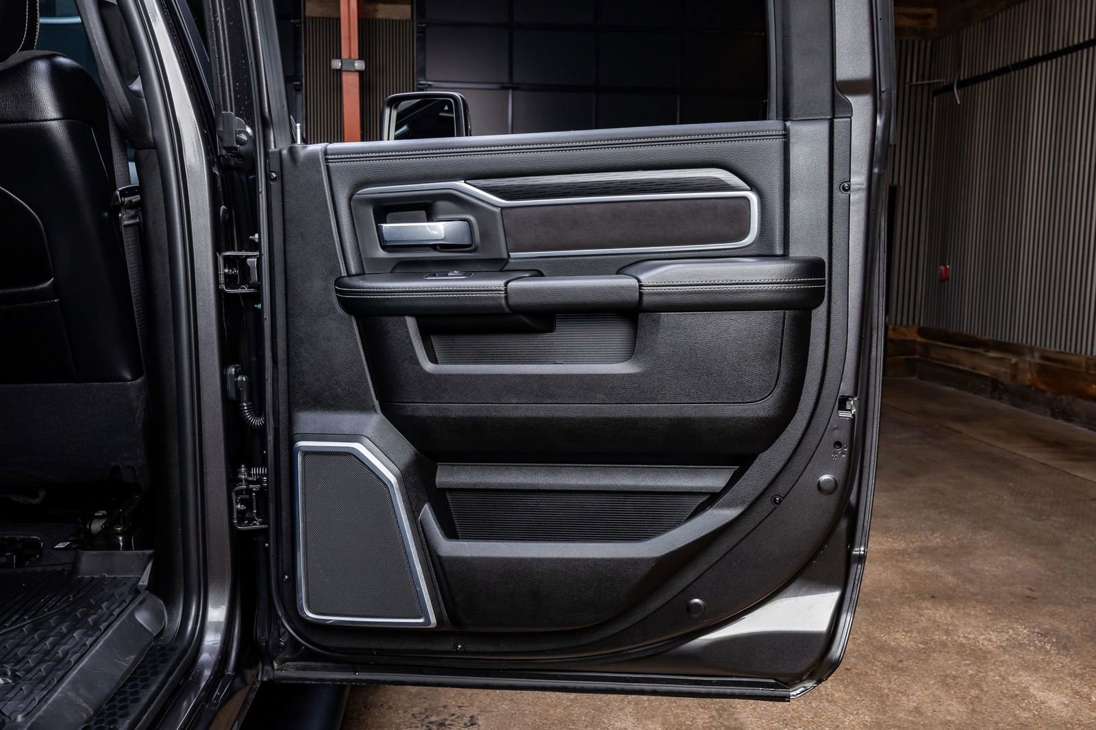 Used 2024 RAM 2500 Laramie w/ Night Edition AWD/4WD image 38