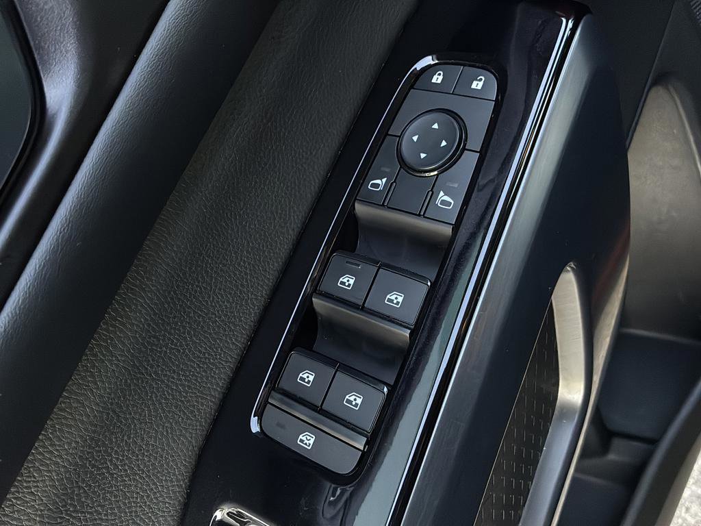 Used 2022 Nissan Pathfinder SL w/ SL Premium Package FWD image 12