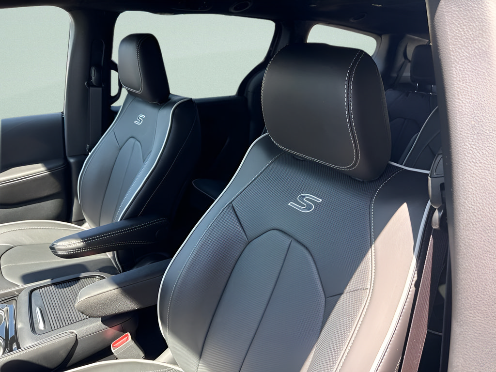 New 2027 Chrysler Pacifica Limited AWD/4WD image 17