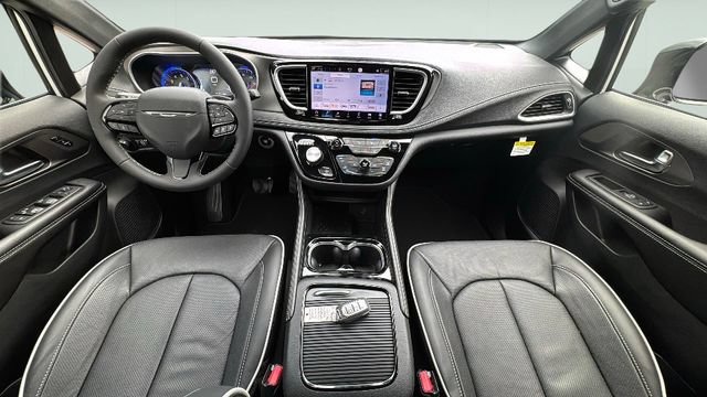 New 2027 Chrysler Pacifica Limited FWD image 3