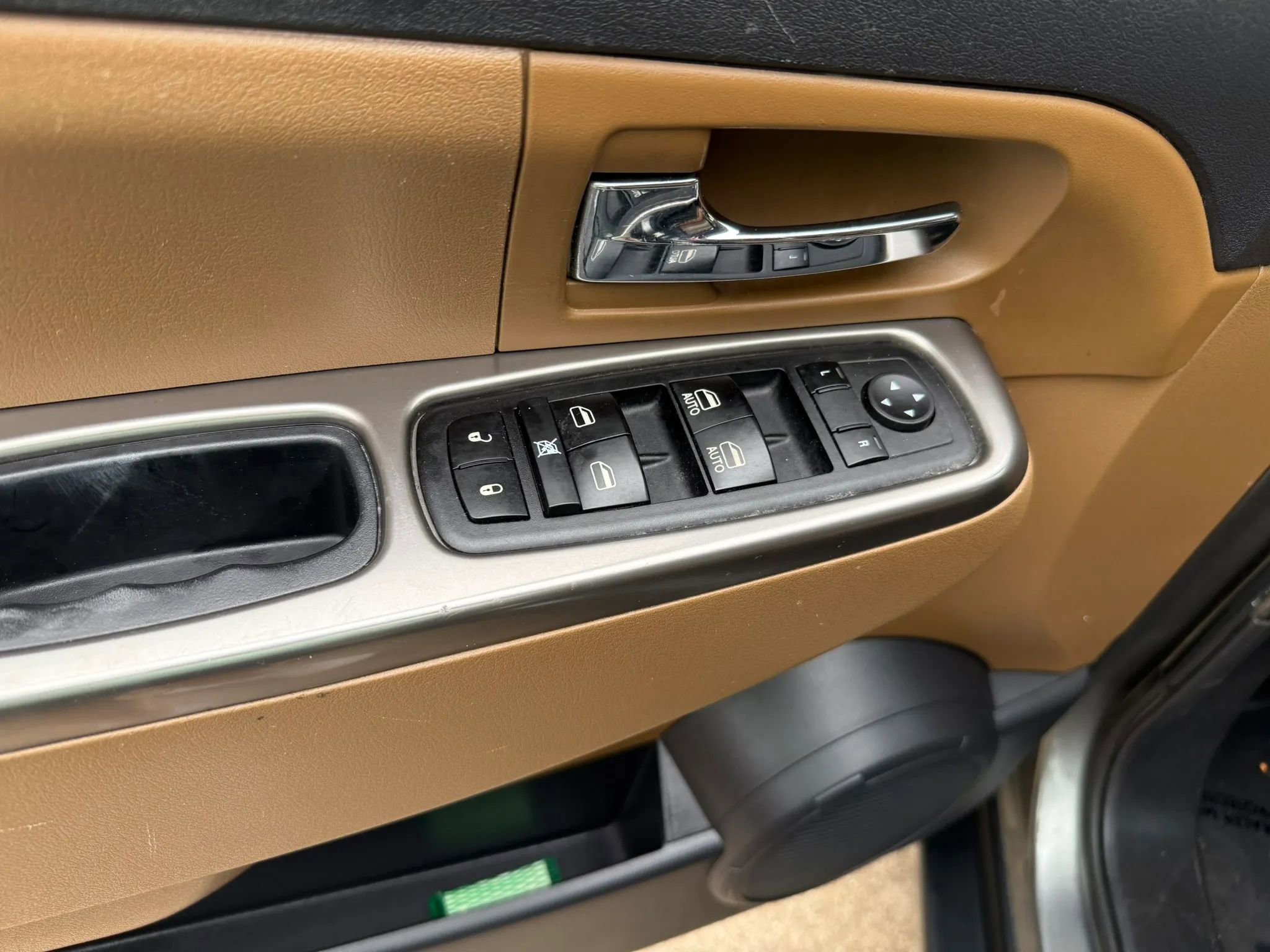 Used 2012 Jeep Liberty Limited RWD image 9