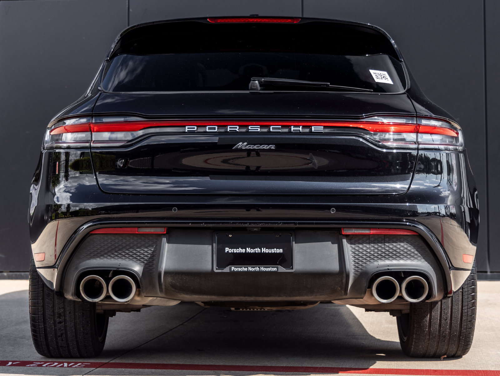 Used 2024 Porsche Macan AWD/4WD image 10