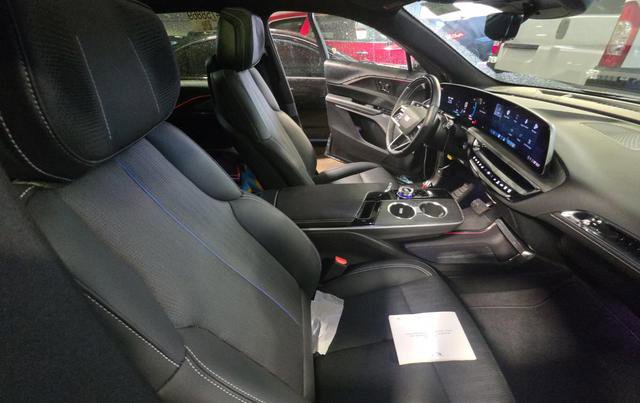 Used 2024 Cadillac Lyriq Sport AWD/4WD image 6