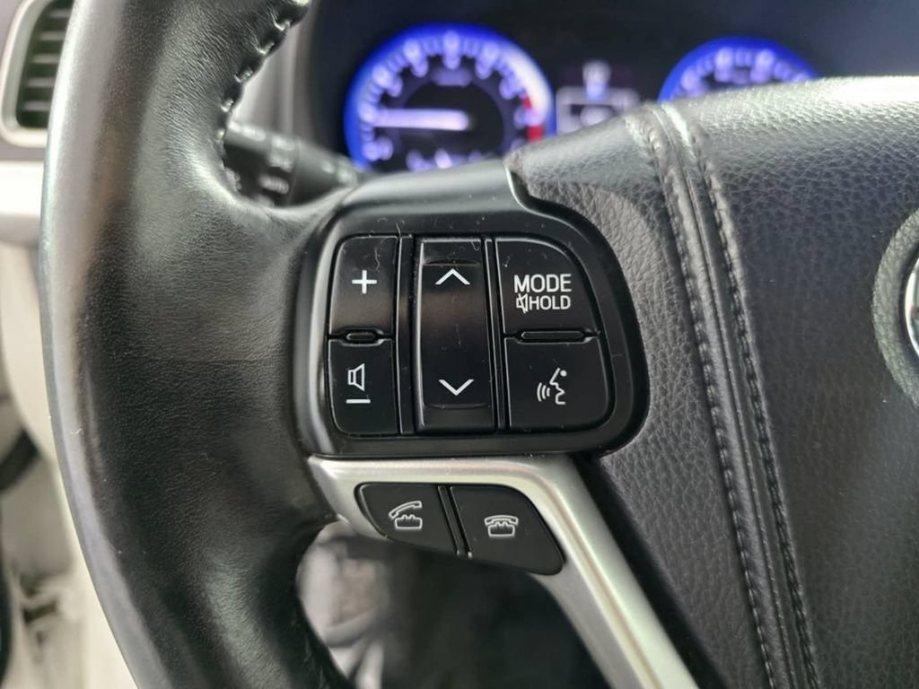 Used 2015 Toyota Highlander XLE AWD/4WD image 30