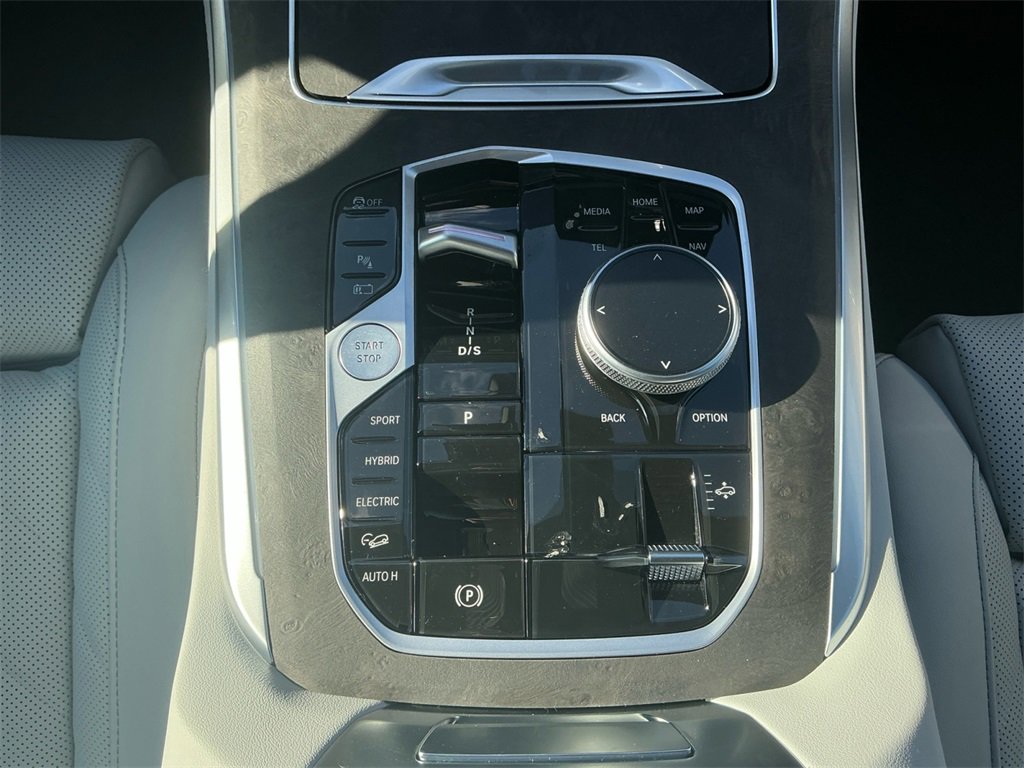 New 2026 BMW X5 xDrive50e image 11