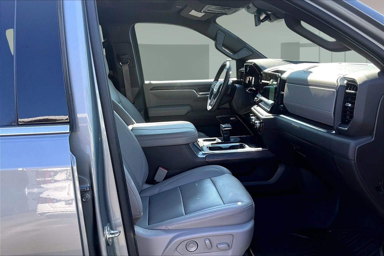 Used 2023 GMC Sierra 1500 SLT image 30