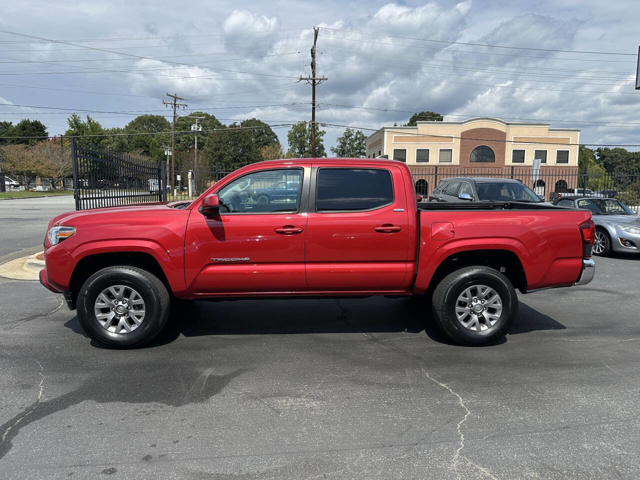 Used 2020 Toyota Tacoma SR5 image 8