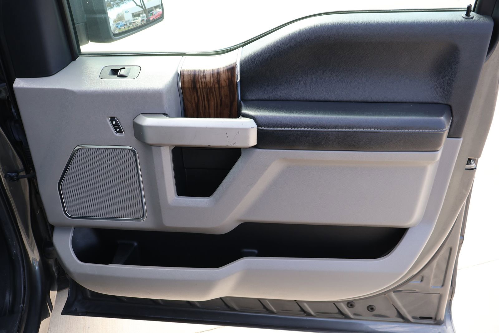 Used 2020 Ford F150 Lariat image 12