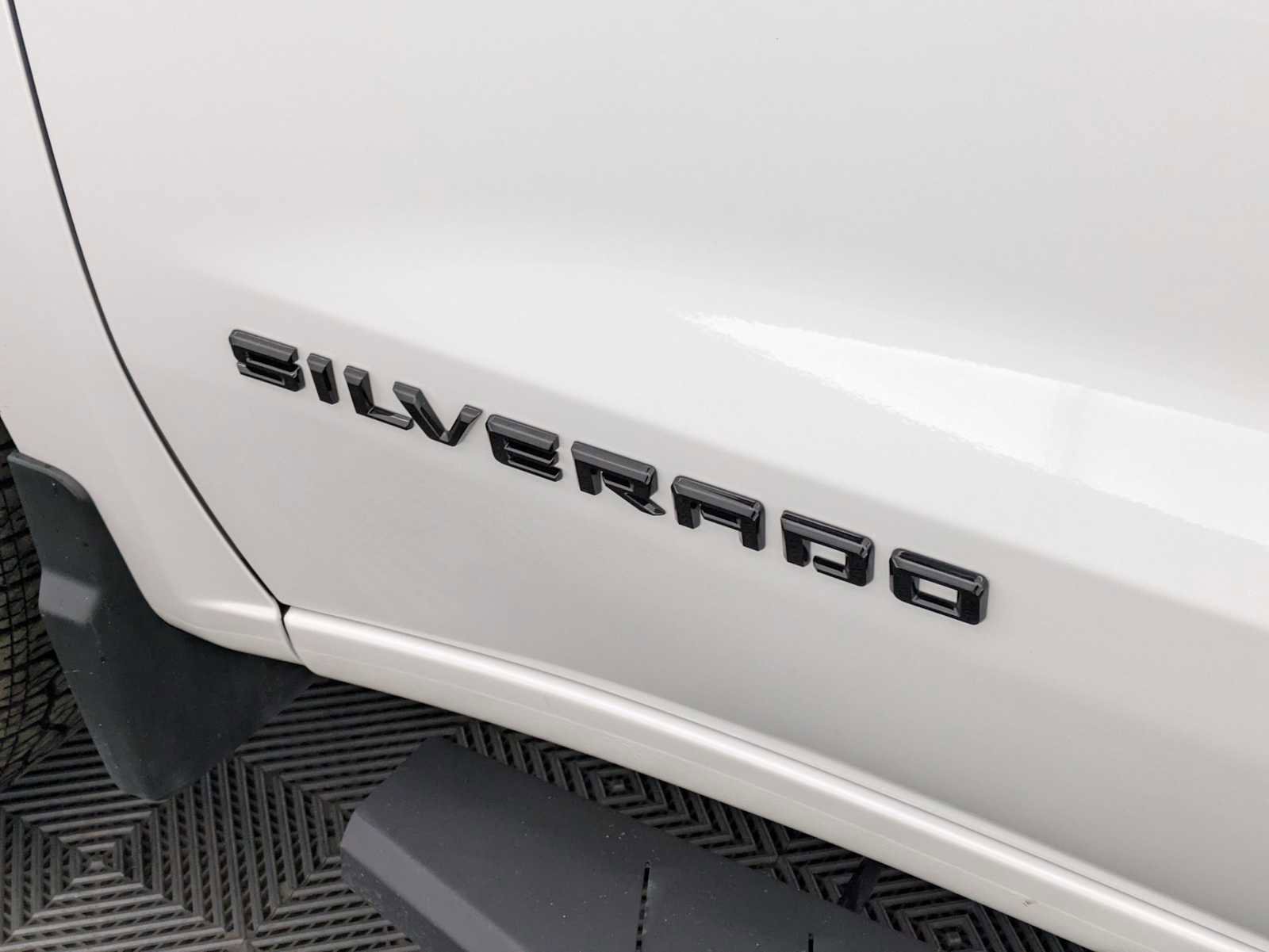 Used 2023 Chevrolet Silverado 1500 LTZ w/ LTZ Premium Package AWD/4WD image 14