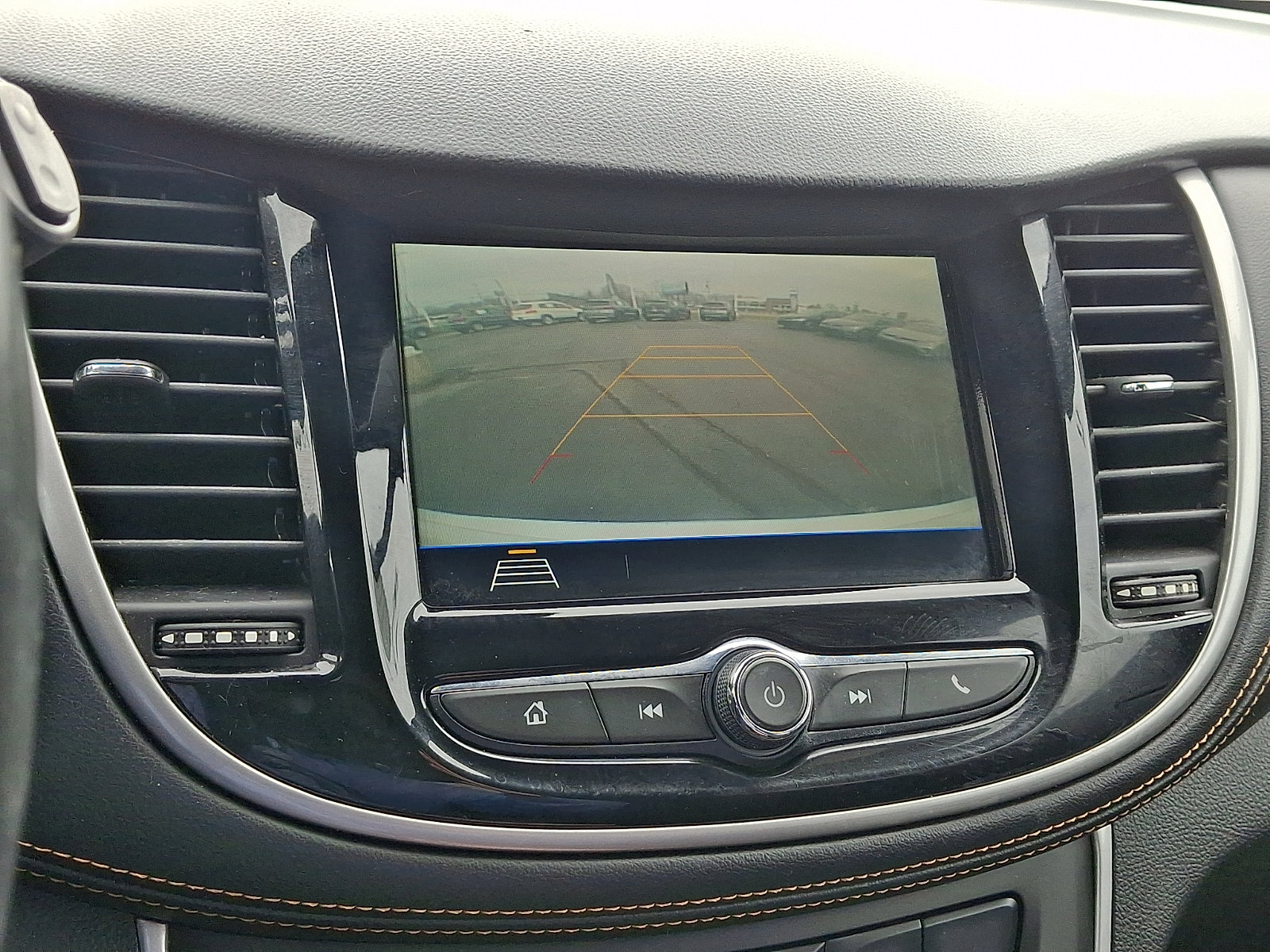 Used 2018 Chevrolet Trax LT w/ LT Convenience Package image 17