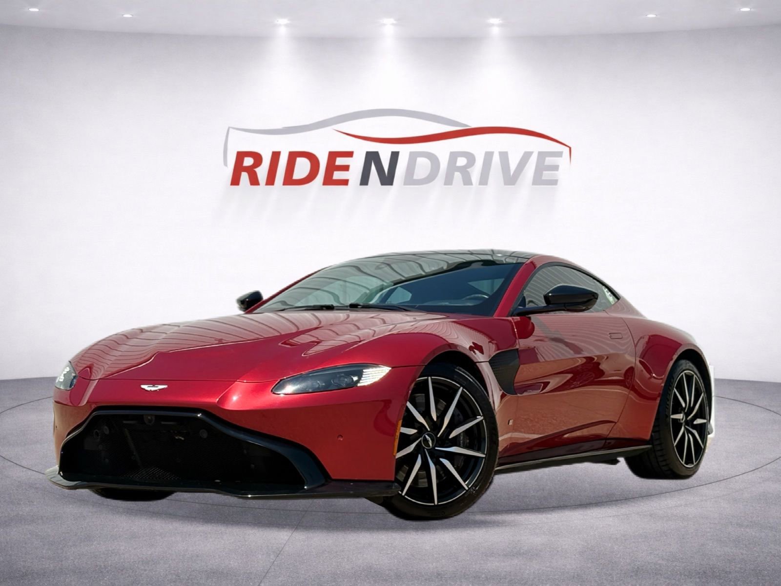 Used 2019 Aston Martin V8 Vantage Coupe RWD image 1