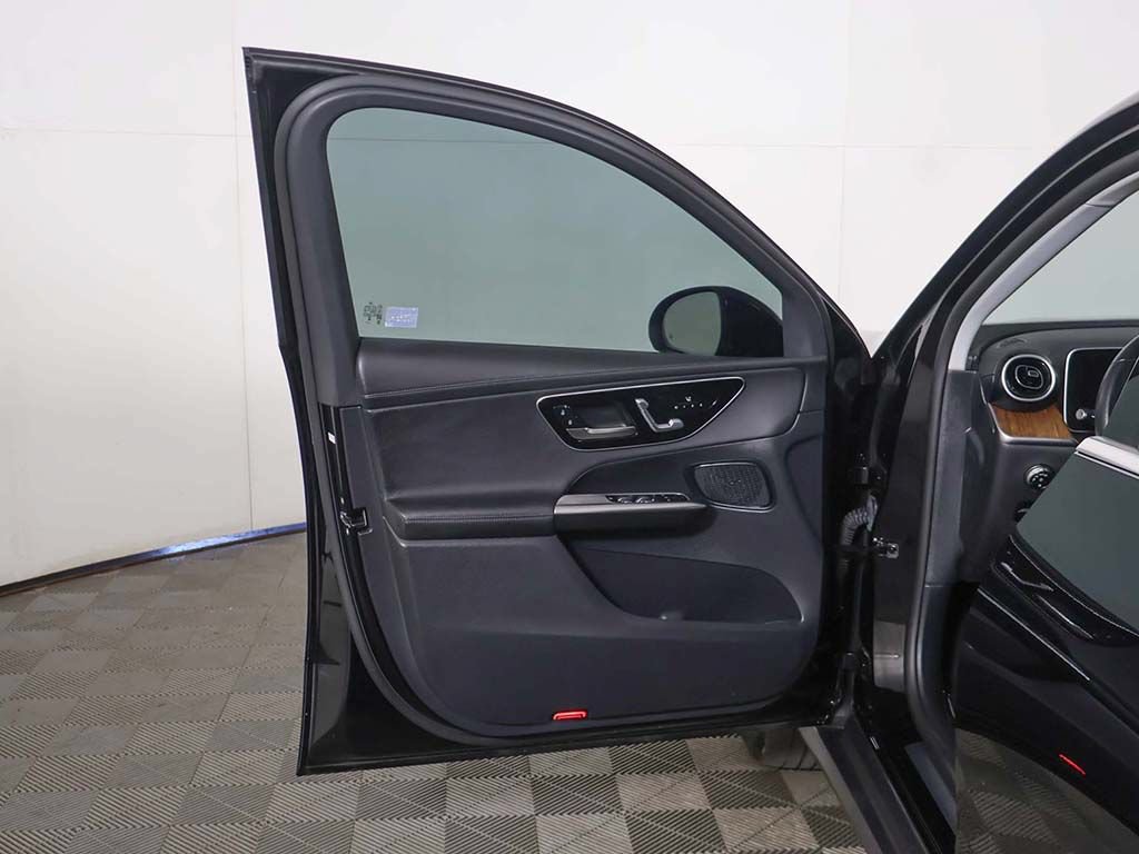 Used 2025 Mercedes-Benz GLC 350e 4MATIC image 20