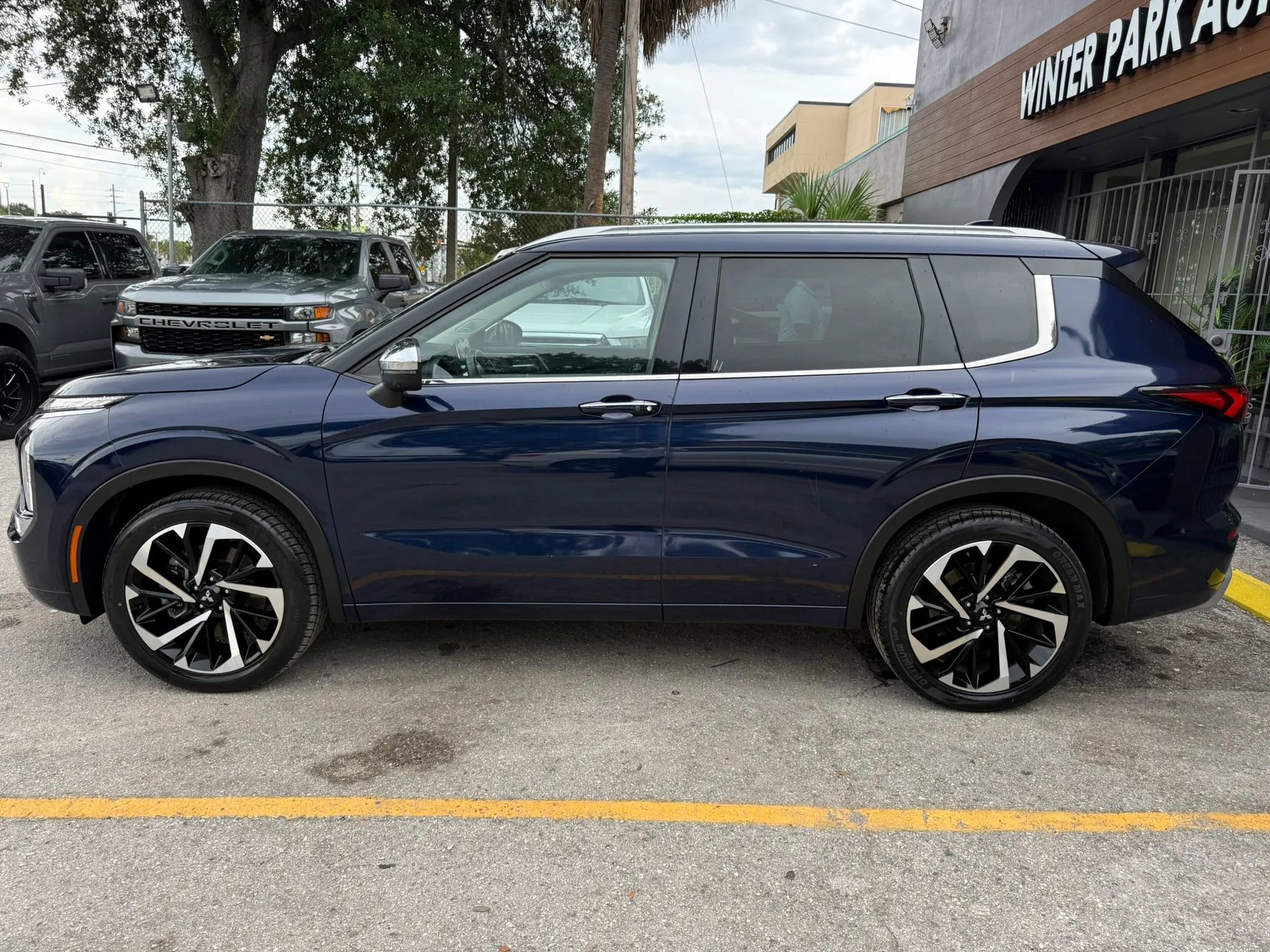 Used 2023 Mitsubishi Outlander SEL FWD image 5
