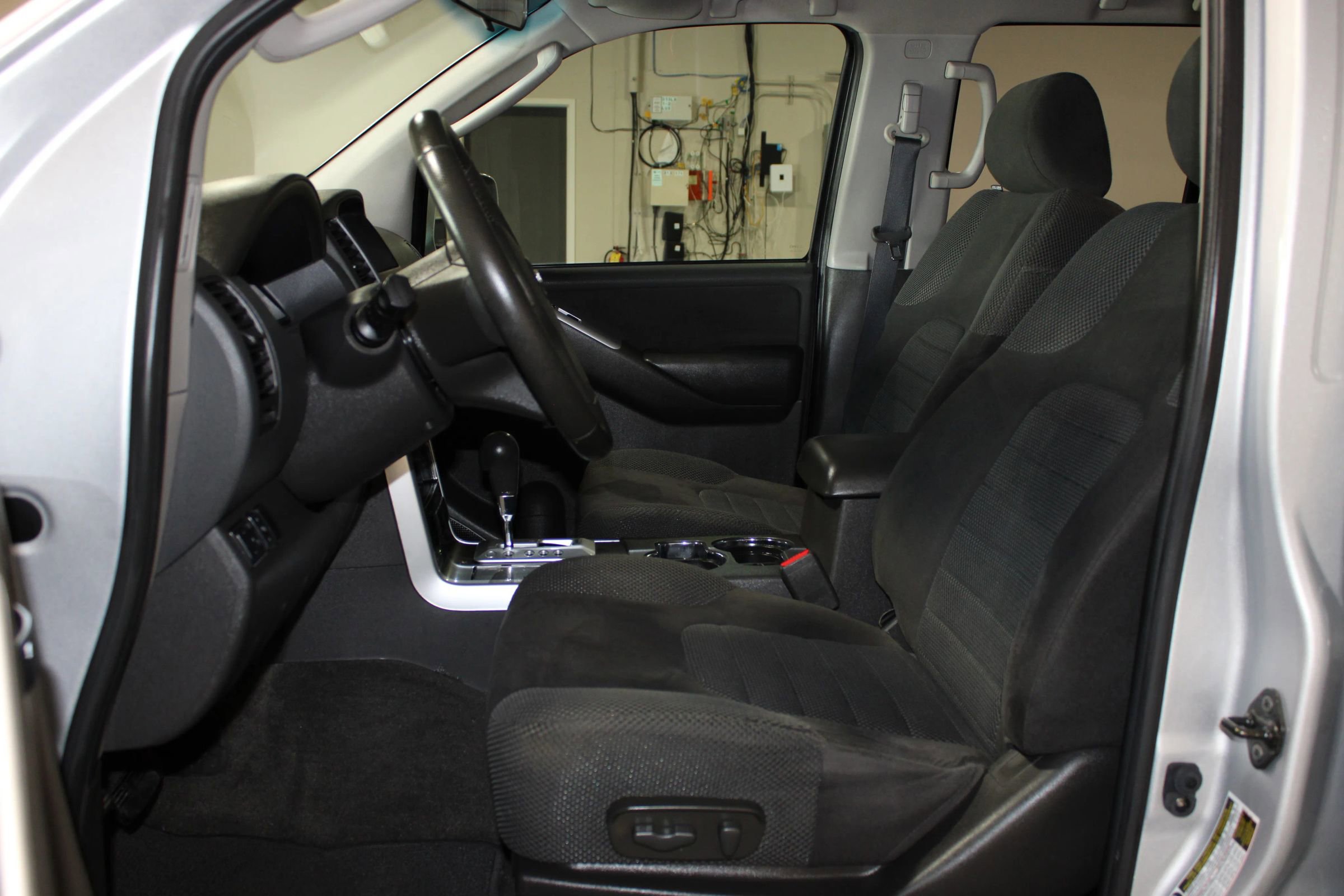 Used 2009 Nissan Pathfinder SE RWD image 8