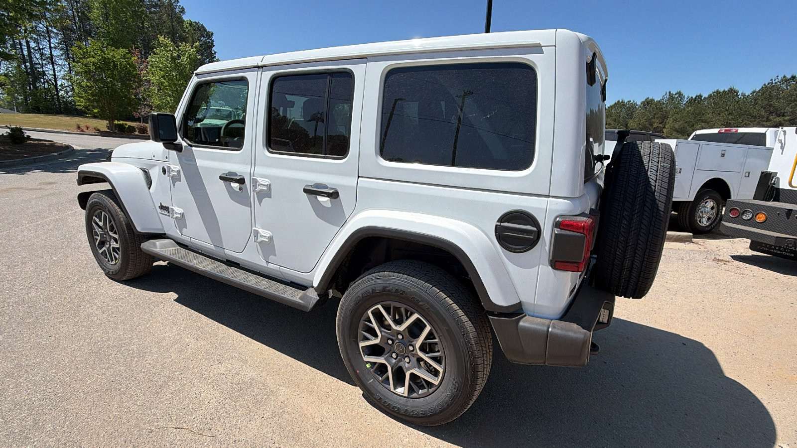 New 2026 Jeep Wrangler Sahara AWD/4WD image 10