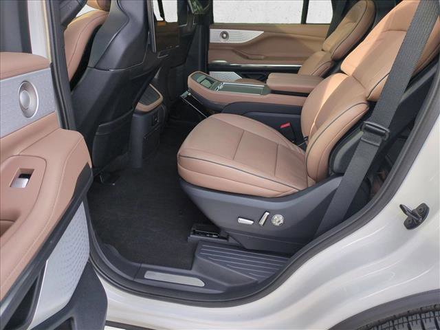 Used 2025 Lincoln Navigator Black Label image 21