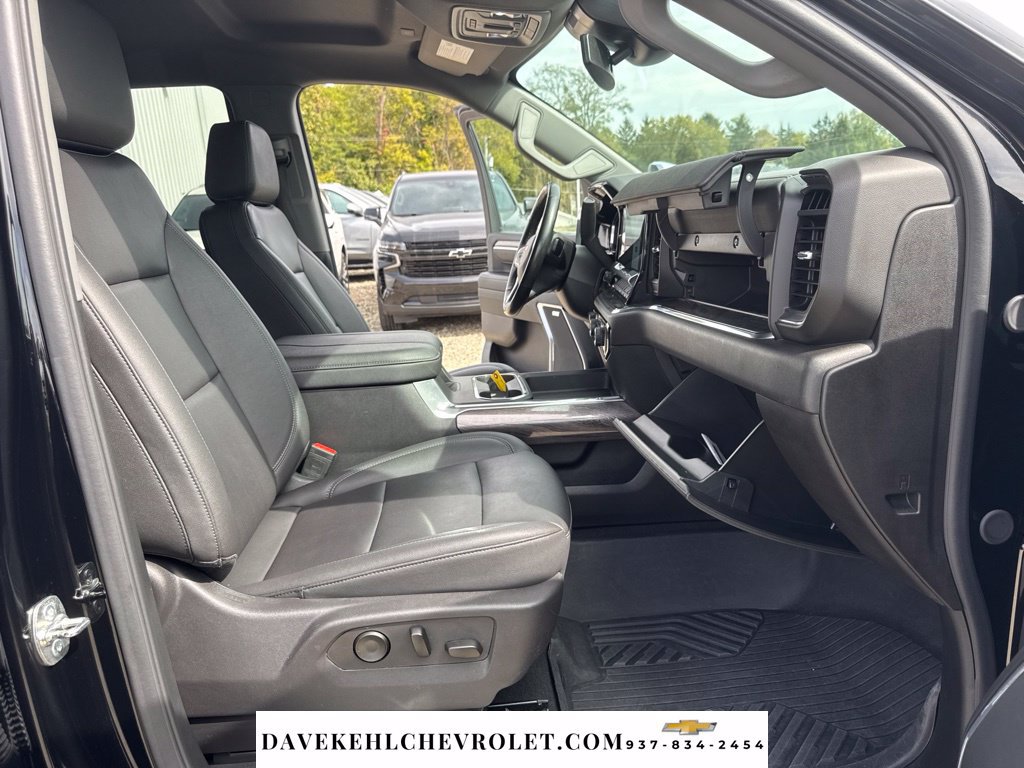 Used 2025 Chevrolet Silverado 3500 LTZ w/ LTZ Plus Package AWD/4WD image 32