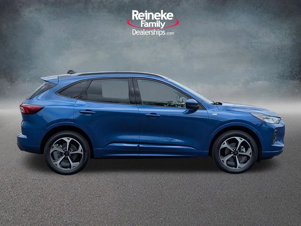 Used 2023 Ford Escape ST-Line Select w/ Tech Pack #2 AWD/4WD image 4