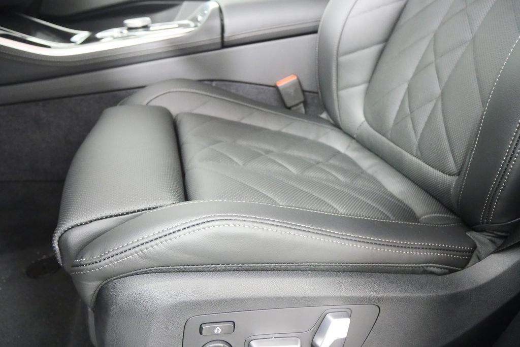 Used 2026 BMW X5 xDrive40i w/ M Sport Package AWD/4WD image 10