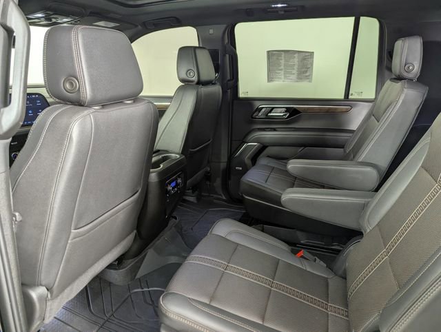 Used 2025 Chevrolet Suburban High Country AWD/4WD image 24