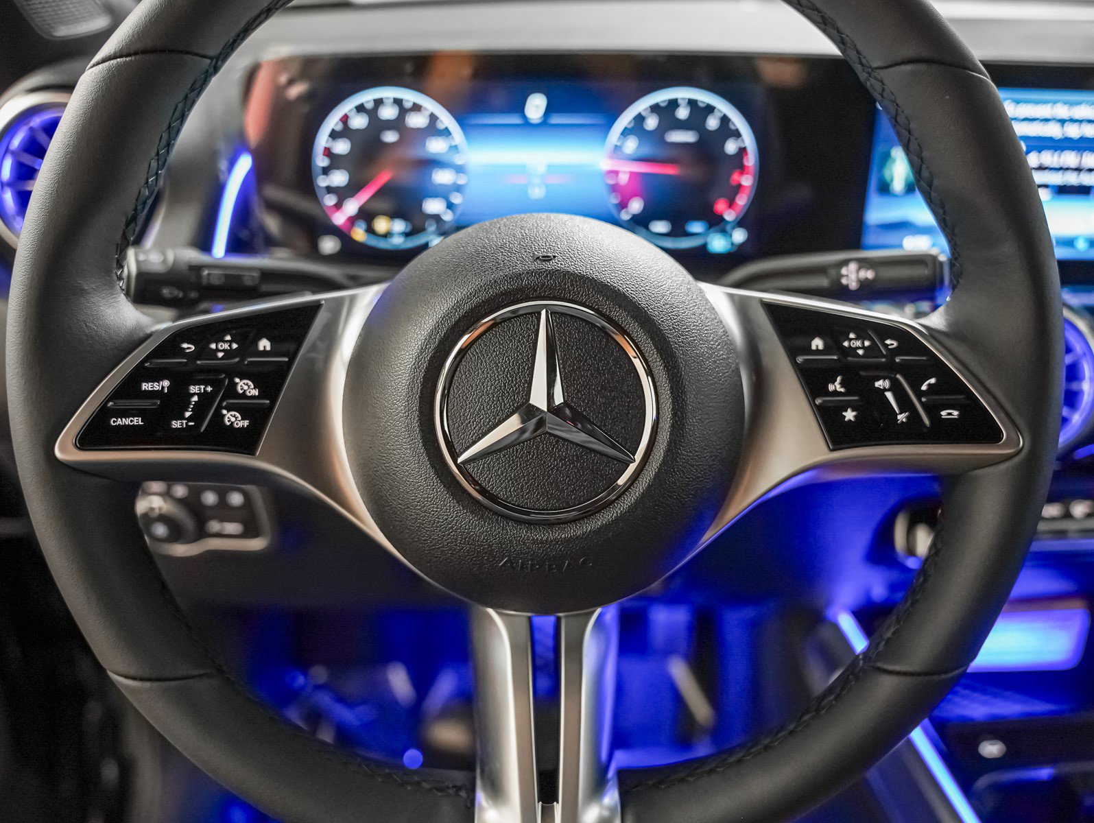 New 2025 Mercedes-Benz GLB 250 4MATIC image 15