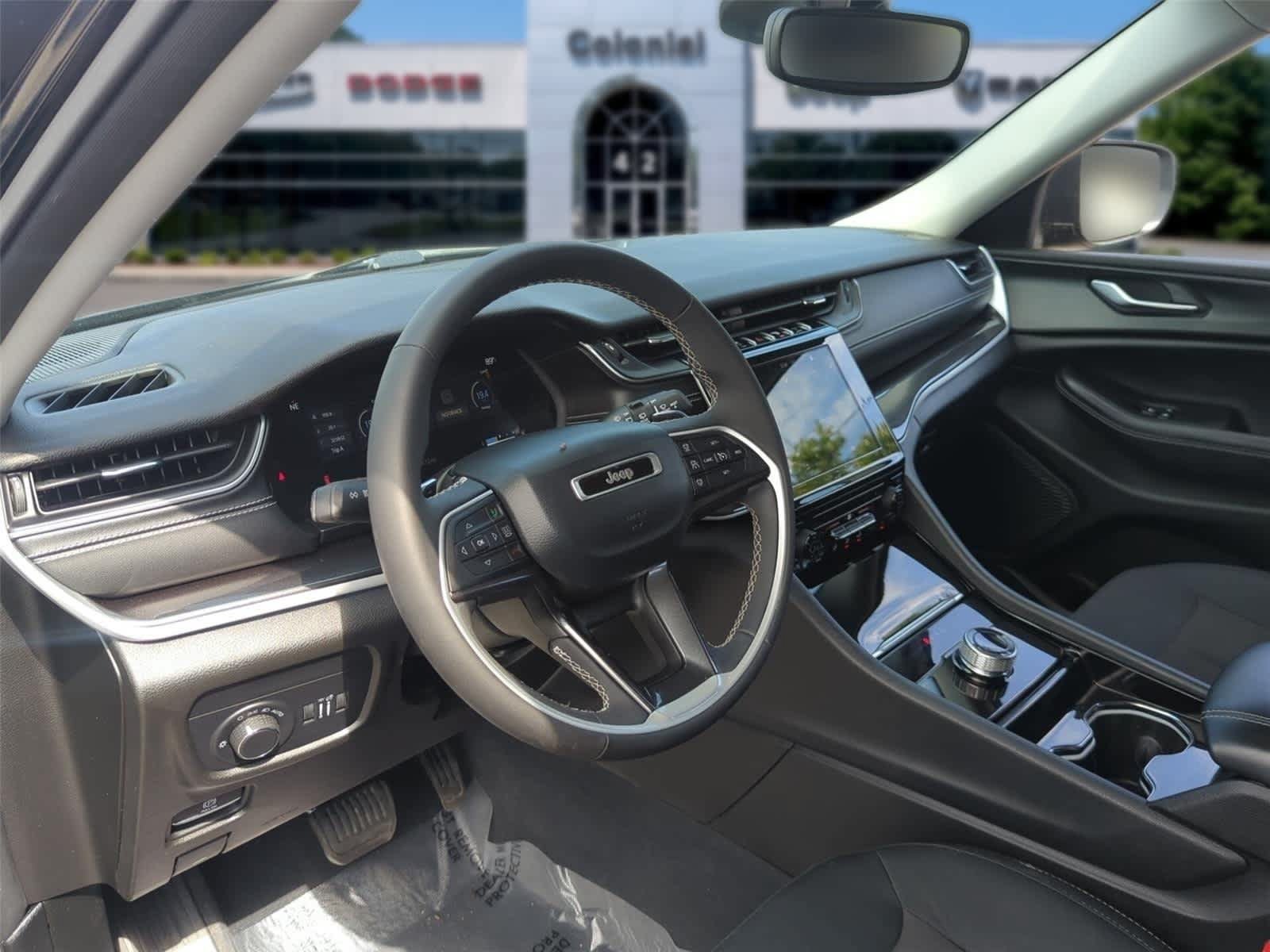 Used 2023 Jeep Grand Cherokee L Laredo AWD/4WD image 24