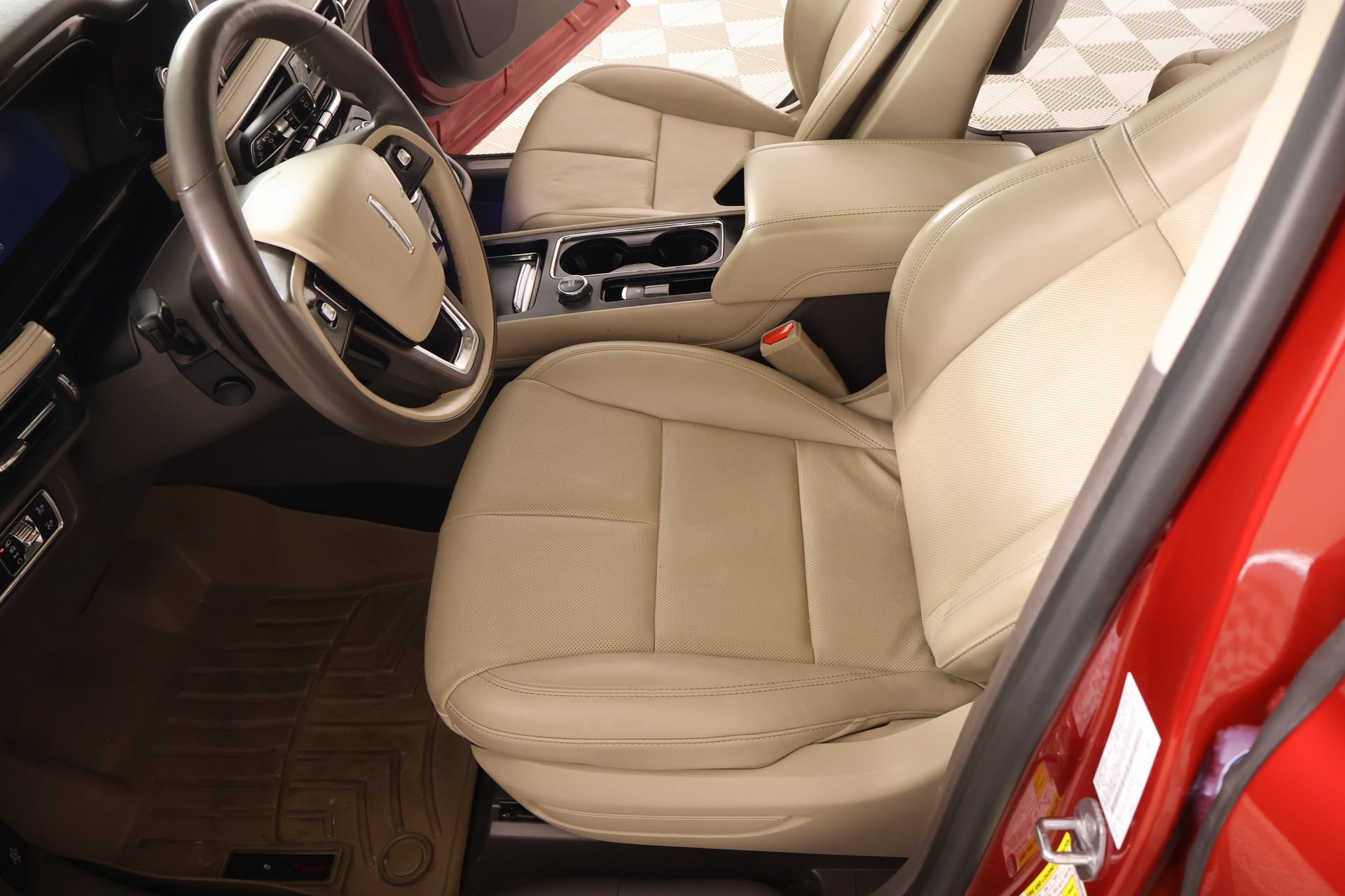 Used 2021 Lincoln Corsair Reserve w/ Elements Package FWD image 12