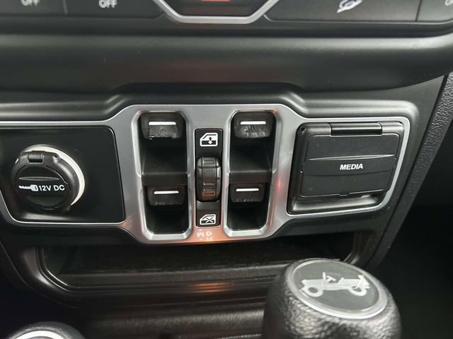 Used 2018 Jeep Wrangler Unlimited Sahara image 29