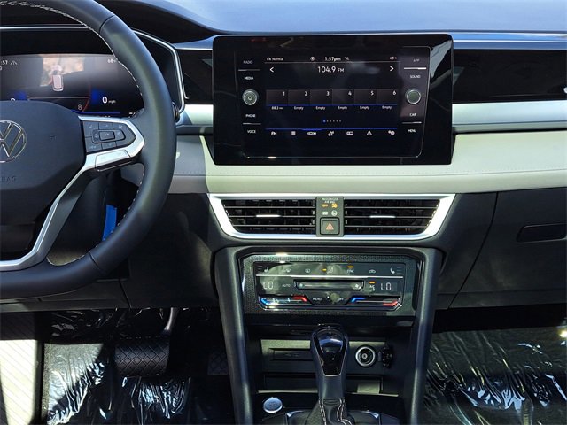 New 2025 Volkswagen Taos SE image 28