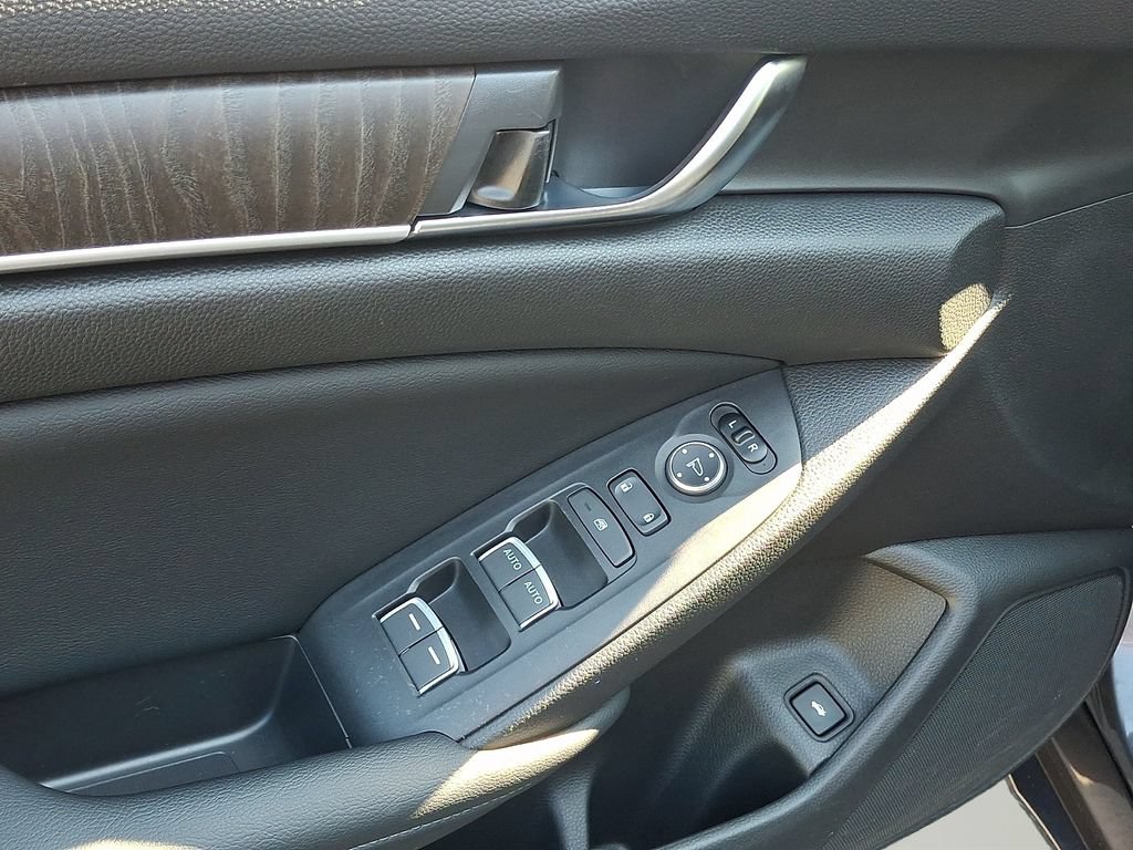 Used 2018 Honda Accord EX image 13