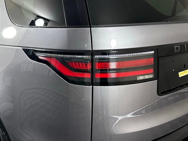 Certified 2025 Land Rover Discovery Dynamic SE AWD/4WD image 16