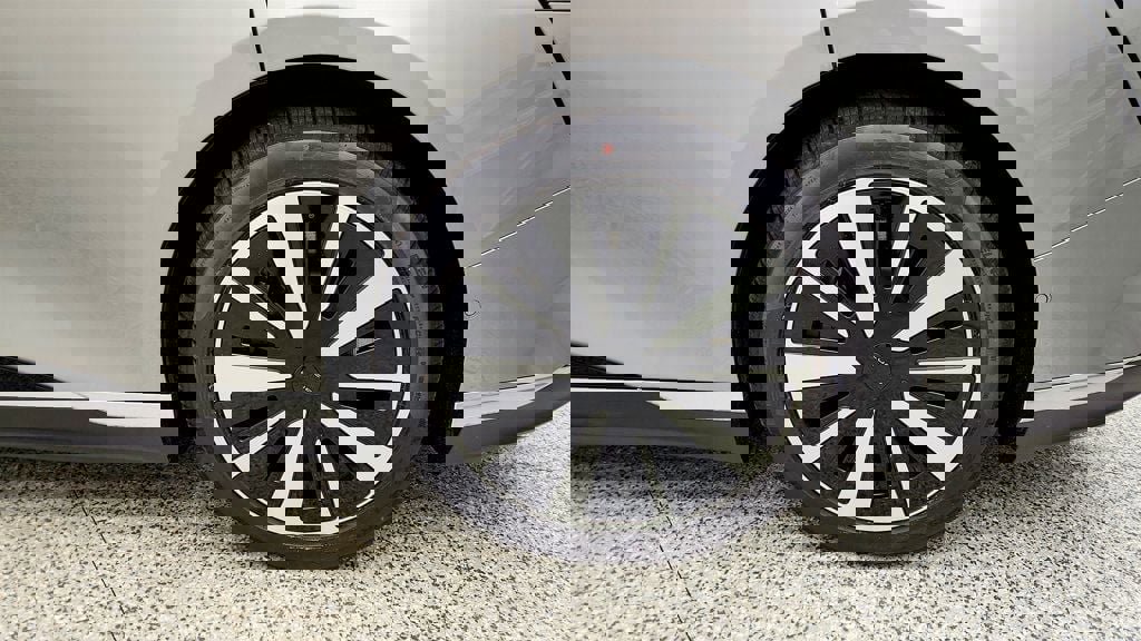 Used 2023 Lucid Air Touring image 9