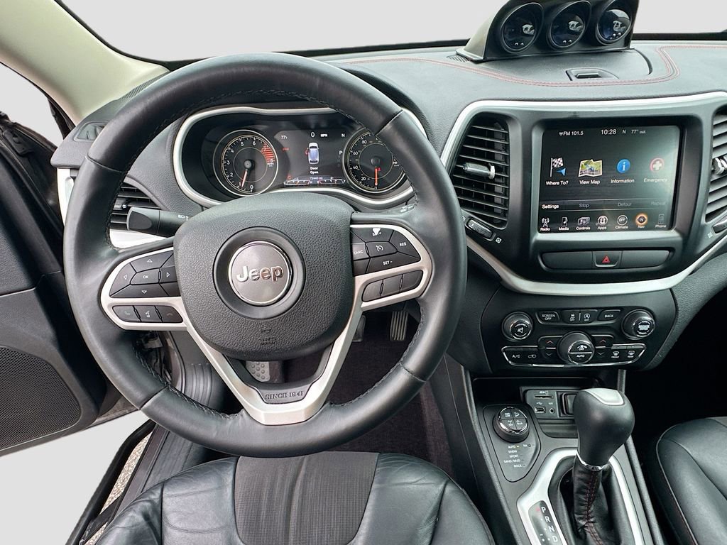 Used 2017 Jeep Cherokee Trailhawk w/ Comfort/Convenience Group image 12