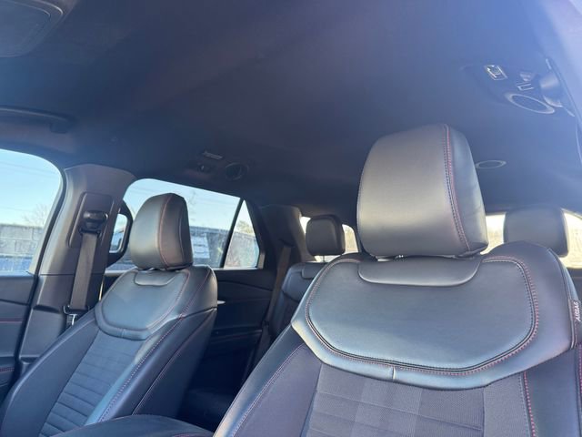 Used 2025 Ford Explorer ST-Line image 13