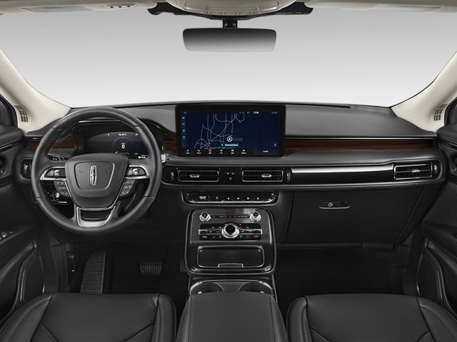 Used 2025 Lincoln Nautilus Reserve AWD/4WD image 3