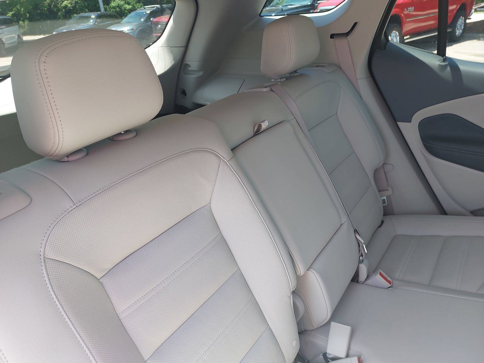 Used 2024 GMC Terrain Denali w/ Denali Premium Package AWD/4WD image 11